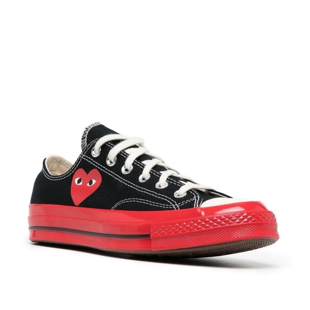 Comme Des Garçons Play x Converse
Chuck 70 low-top sneakers